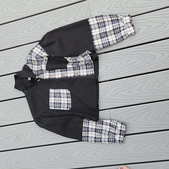 SHEIN Tops - Shein collared cropped half checkered shirt